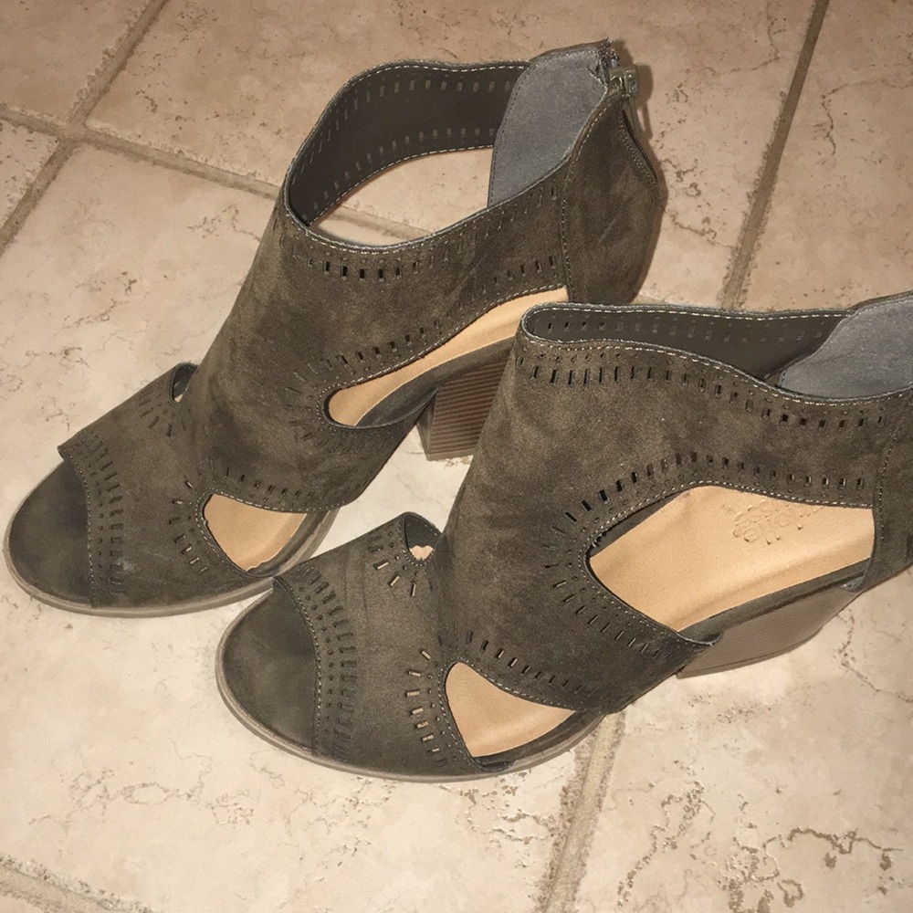 Size 9 Olive Green Open Toe Pumps